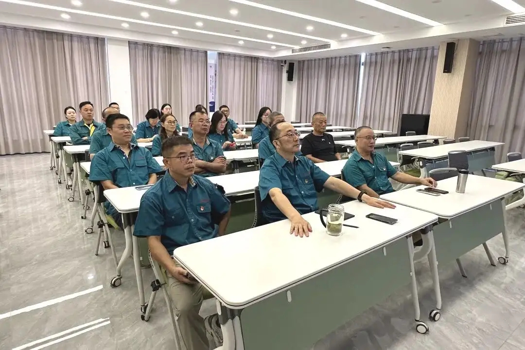 Changshu Polyester Pati Branch òganize yo gade emisyon an ap viv nan 3 septanm parad la militè yo